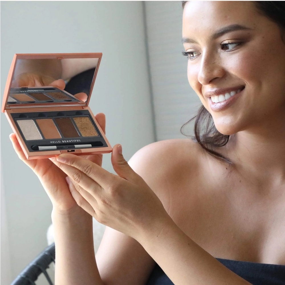 NEW Chella La Vie Neutral Eyeshadow Palette Deluxe - Picture 9 of 9